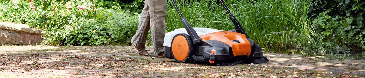 Stihl Vertikutierer in Aktion 